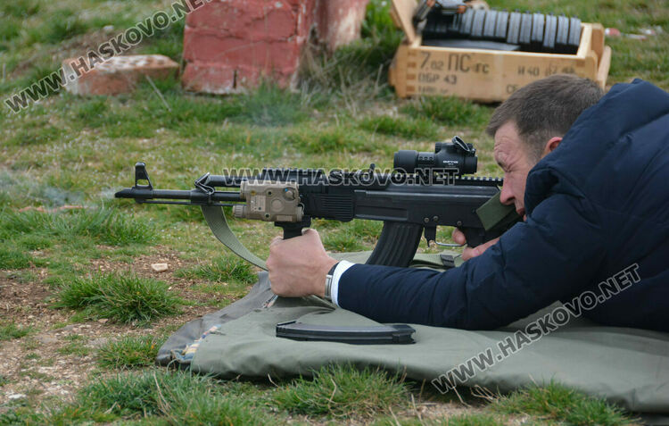 Стрелби, ръкопашен бой и демонстрация на тактики показаха военни на полигона край Хасково