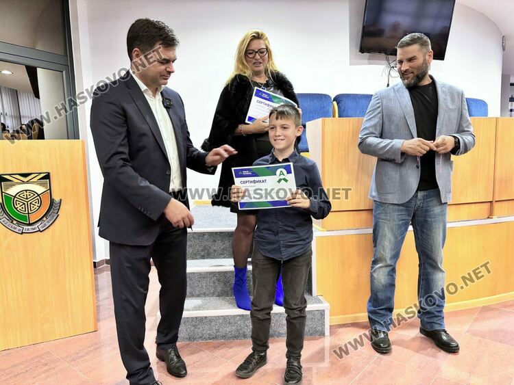 Сертификати по дигитални науки от Телерик Академия получиха 27 деца от Димитровград