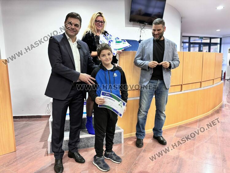 Сертификати по дигитални науки от Телерик Академия получиха 27 деца от Димитровград