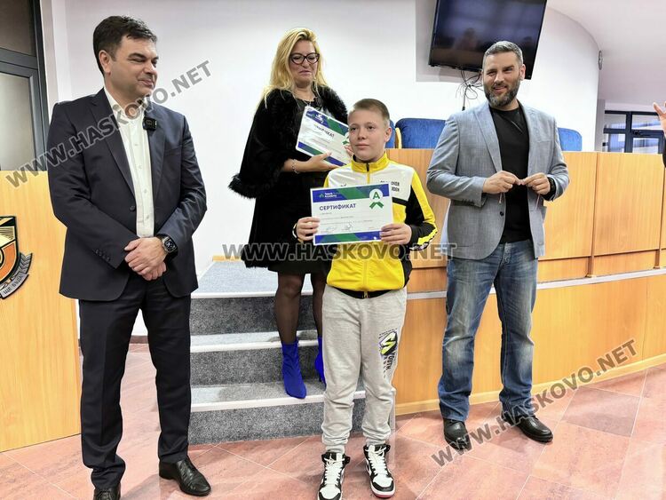 Сертификати по дигитални науки от Телерик Академия получиха 27 деца от Димитровград