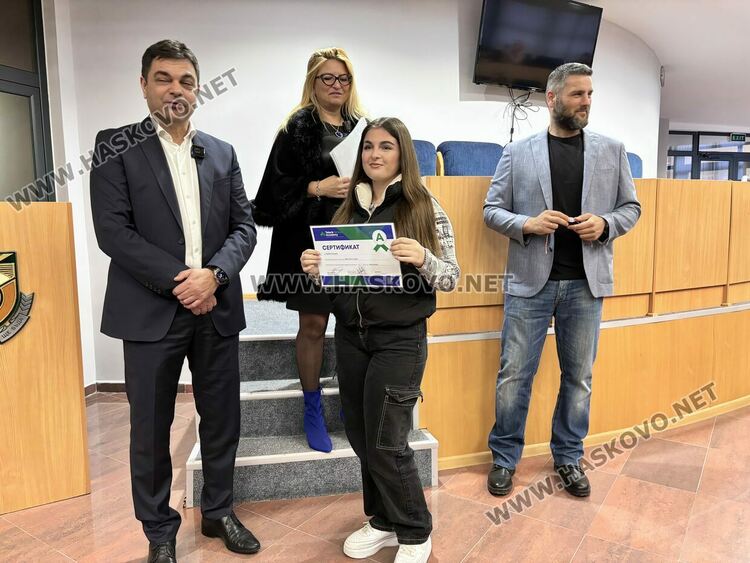 Сертификати по дигитални науки от Телерик Академия получиха 27 деца от Димитровград