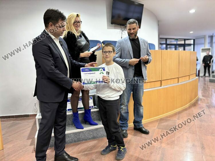 Сертификати по дигитални науки от Телерик Академия получиха 27 деца от Димитровград