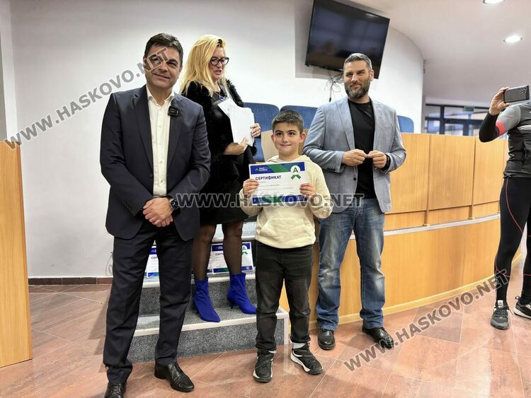 Сертификати по дигитални науки от Телерик Академия получиха 27 деца от Димитровград