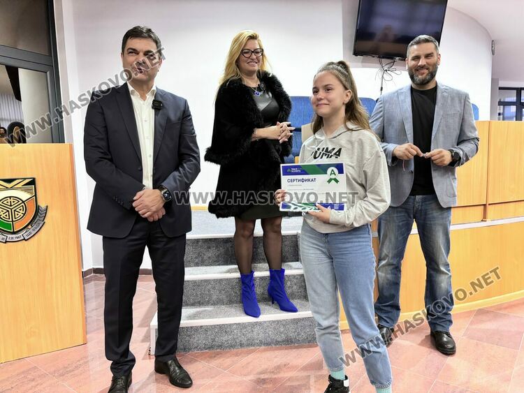 Сертификати по дигитални науки от Телерик Академия получиха 27 деца от Димитровград