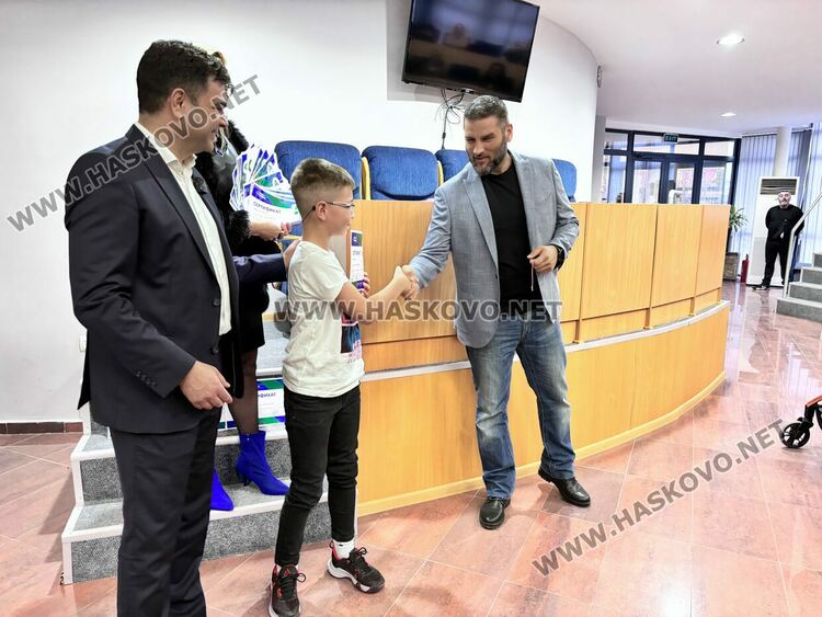 Сертификати по дигитални науки от Телерик Академия получиха 27 деца от Димитровград