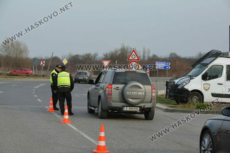 МВР заварди изходите на Хасково, проверяват и багажниците на коли