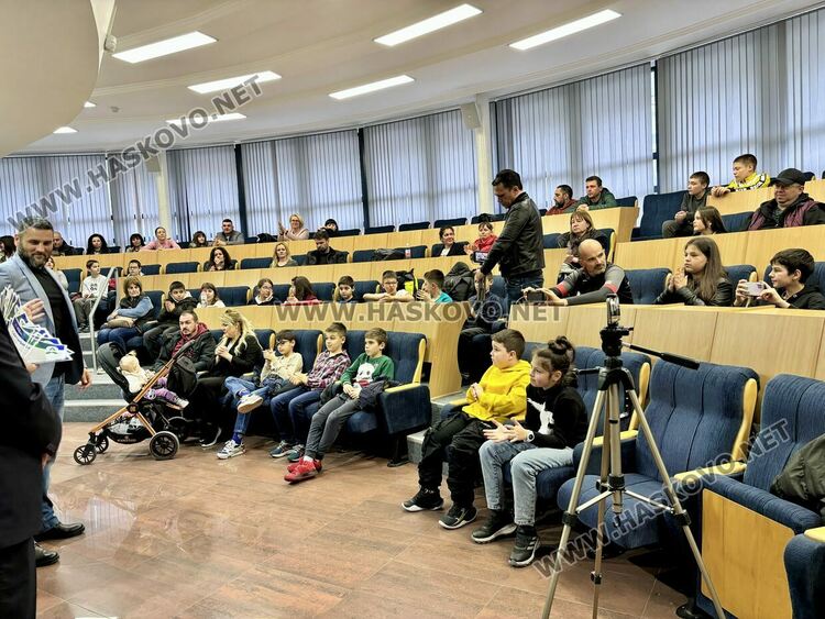 Сертификати по дигитални науки от Телерик Академия получиха 27 деца от Димитровград