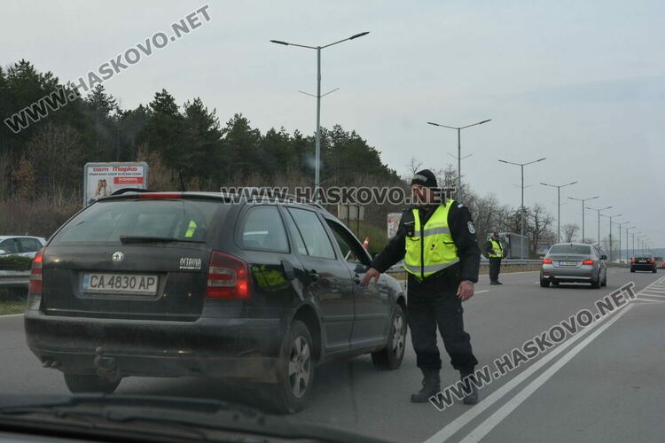 МВР заварди изходите на Хасково, проверяват и багажниците на коли