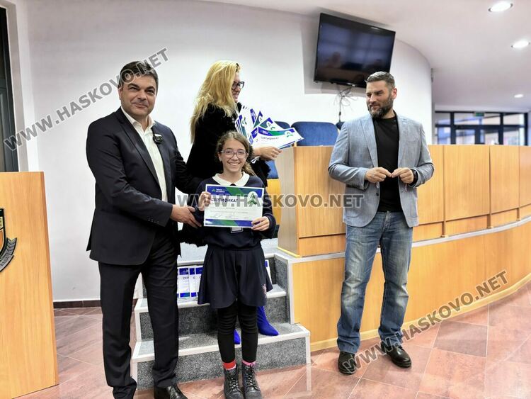 Сертификати по дигитални науки от Телерик Академия получиха 27 деца от Димитровград