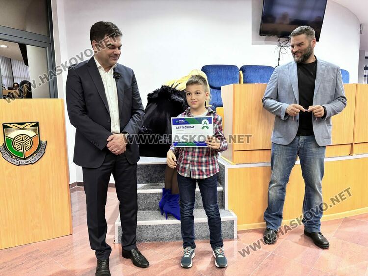 Сертификати по дигитални науки от Телерик Академия получиха 27 деца от Димитровград