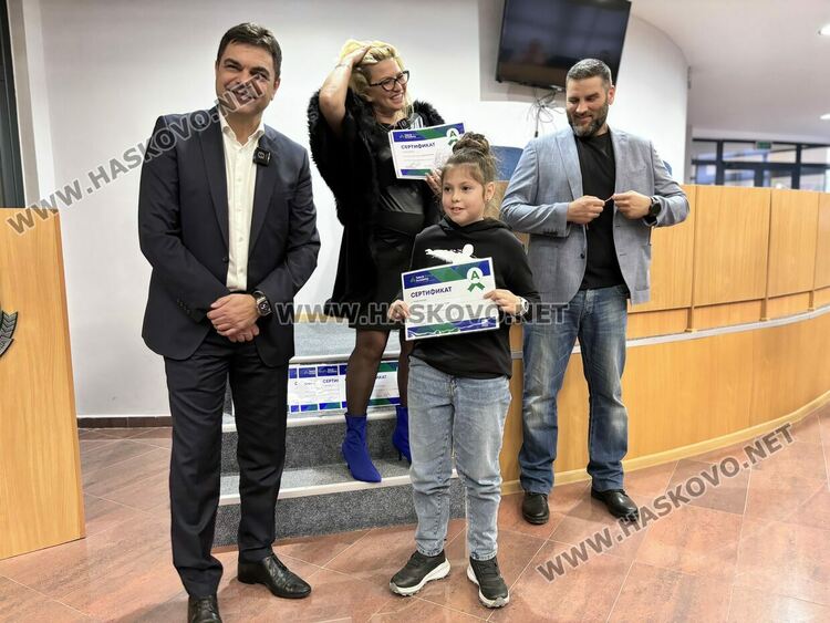 Сертификати по дигитални науки от Телерик Академия получиха 27 деца от Димитровград