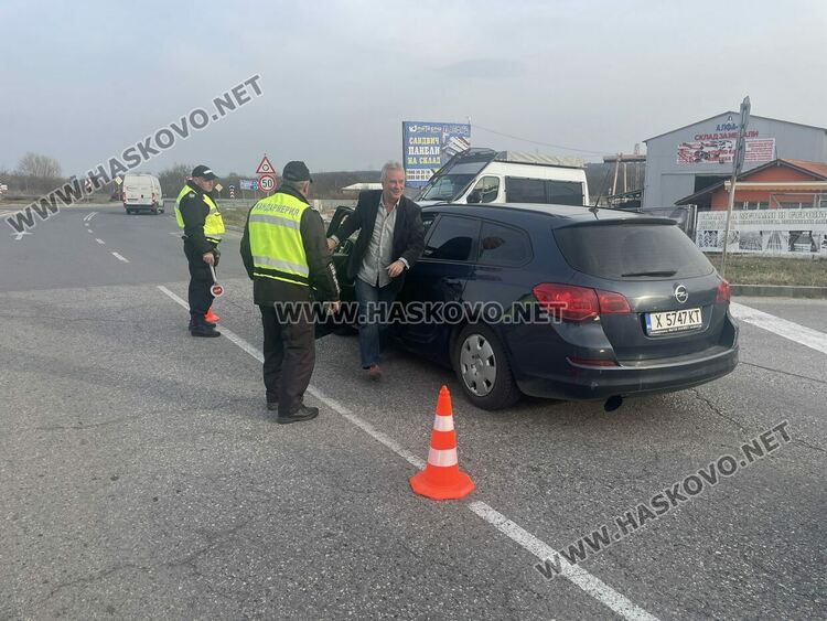 МВР заварди изходите на Хасково, проверяват и багажниците на коли