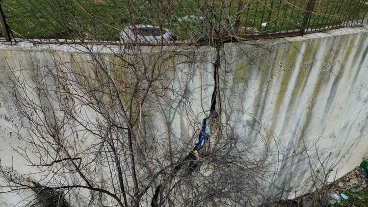 След сигнал на „Възраждане“, общината ще обезопаси опасна подпорна стена на рисков блок