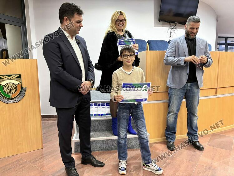 Сертификати по дигитални науки от Телерик Академия получиха 27 деца от Димитровград