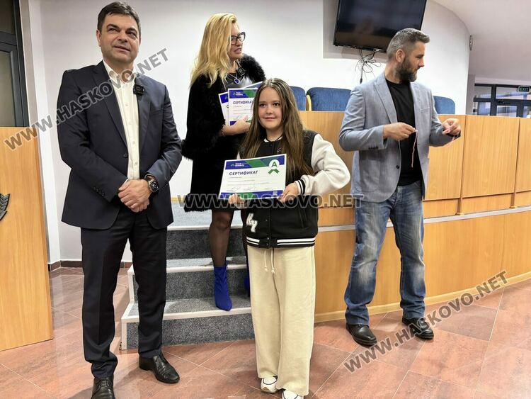 Сертификати по дигитални науки от Телерик Академия получиха 27 деца от Димитровград