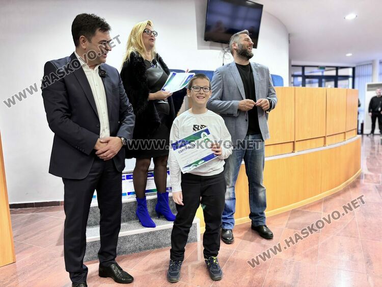 Сертификати по дигитални науки от Телерик Академия получиха 27 деца от Димитровград