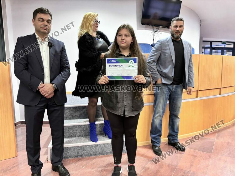 Сертификати по дигитални науки от Телерик Академия получиха 27 деца от Димитровград