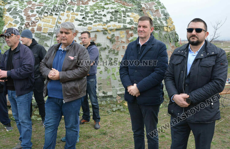 Стрелби, ръкопашен бой и демонстрация на тактики показаха военни на полигона край Хасково