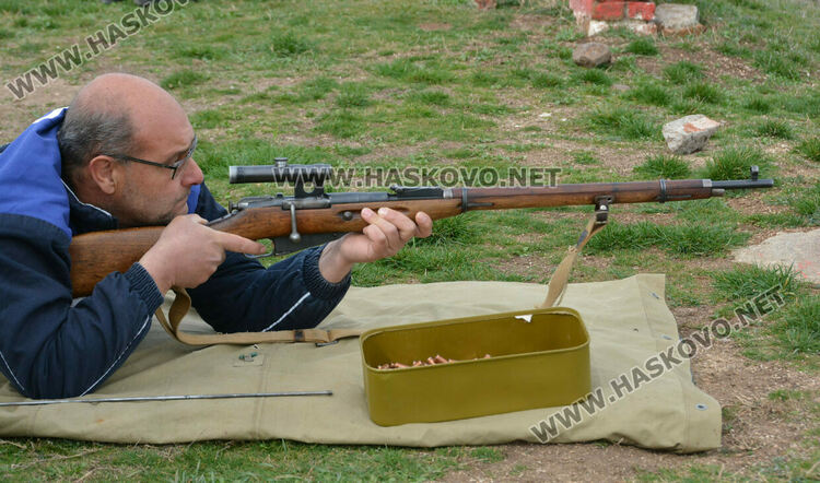 Стрелби, ръкопашен бой и демонстрация на тактики показаха военни на полигона край Хасково