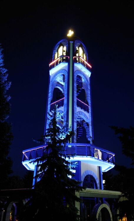 Камбанарията в Хасково беше осветена в синьо в подкрепа на кампанията за отбелязване на Световния ден на редките болести