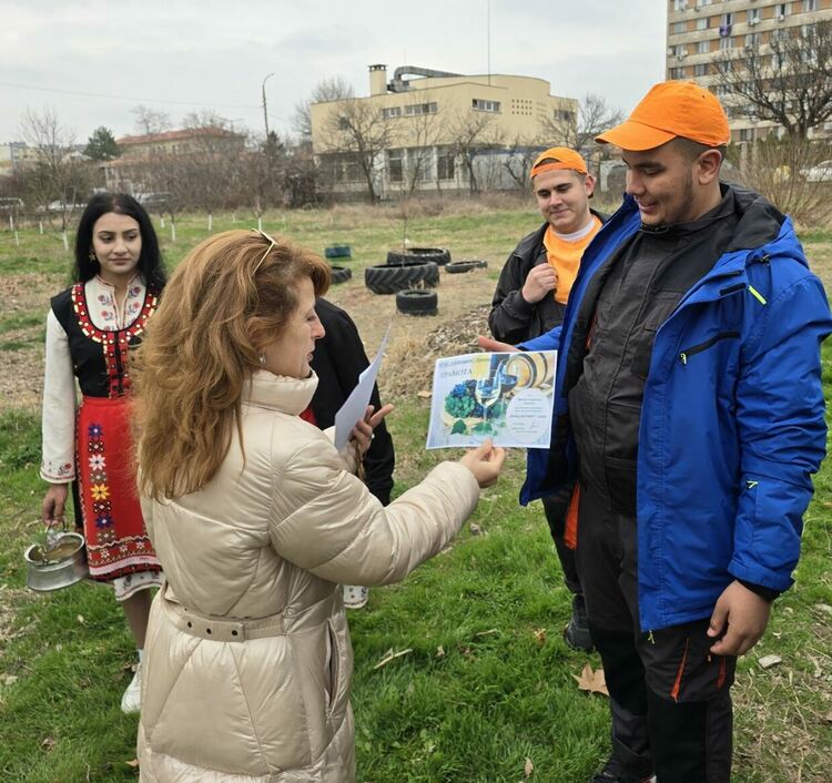 11-класниците от ПГТАТ участваха в  състезанието „Млад фермер“