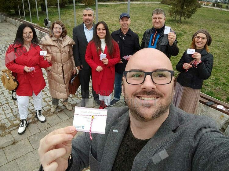 „Продължаваме промяната“ зарадва кърджалийци с мартенички