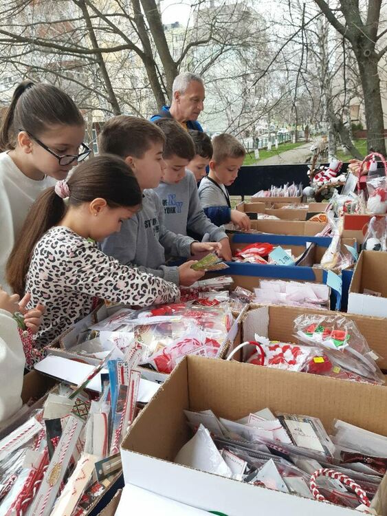 Алековци събраха 4435 лв за Йони