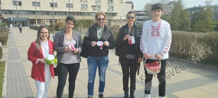 Учениците от Майстора с гатанки за Баба Марта