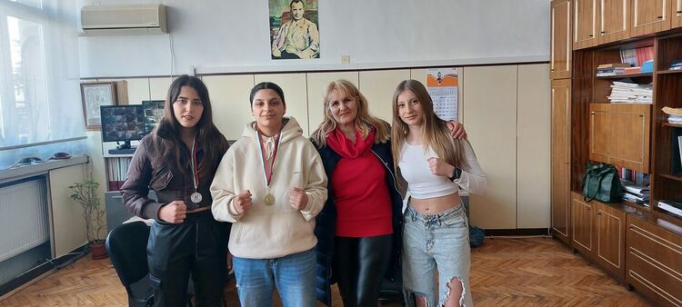 Нови спортни постижения за гимназия по туризъм