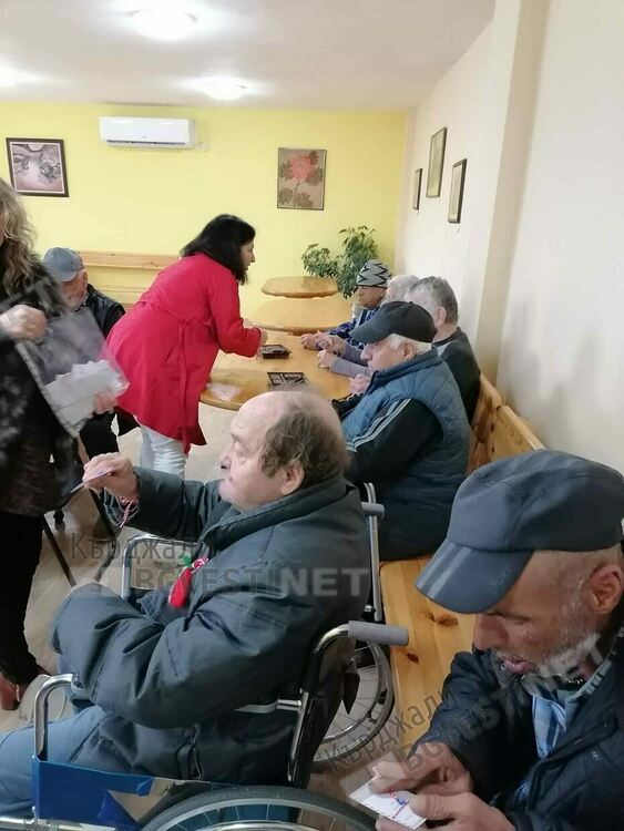 "Промени Кърджали"– посетиха местния дом за възрастни
