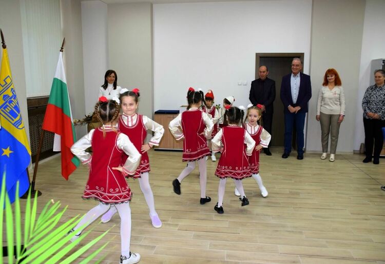 Пратеници на Баба Марта гостуваха на кмета на Асеновград 