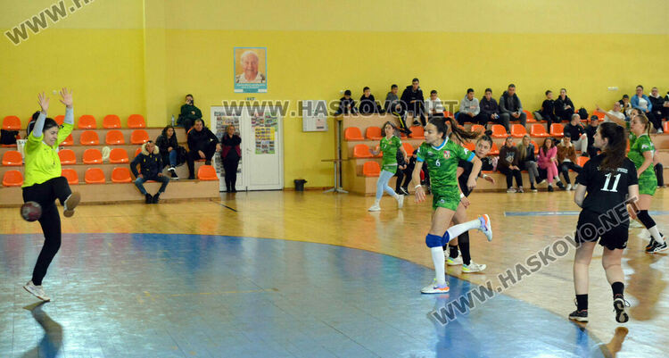 Хандбалистките на “Хасково” с две победи в “Б” група
