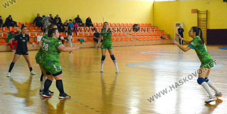 Хандбалистките на “Хасково” с две победи в “Б” група