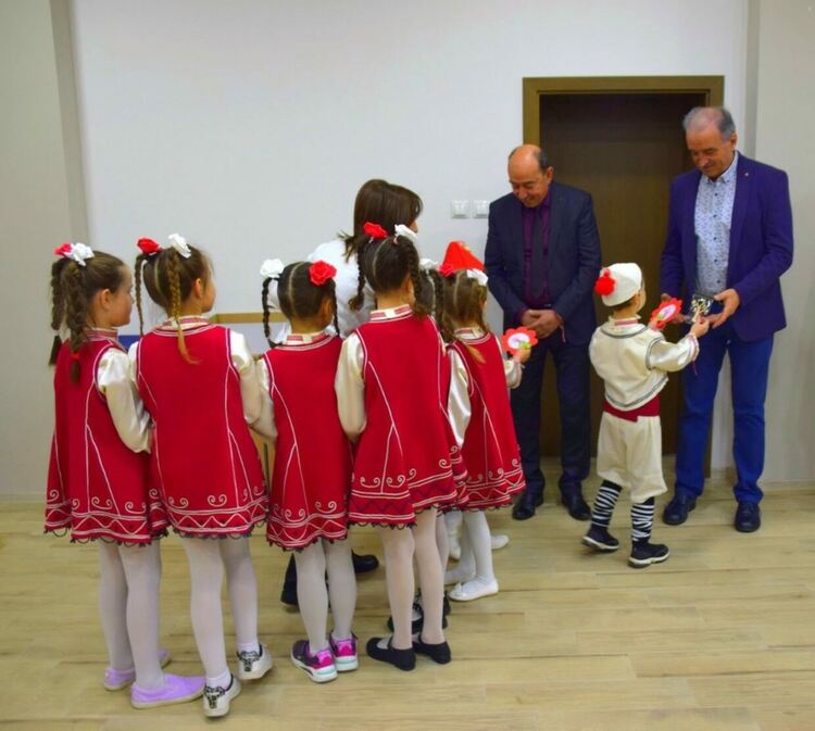 Пратеници на Баба Марта гостуваха на кмета на Асеновград 