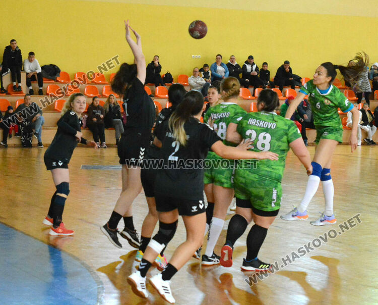Хандбалистките на “Хасково” с две победи в “Б” група