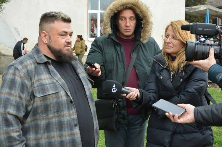 Ликовете на Левски, Ботев и Раковски посрещат възпитаниците на детската градина в Малево