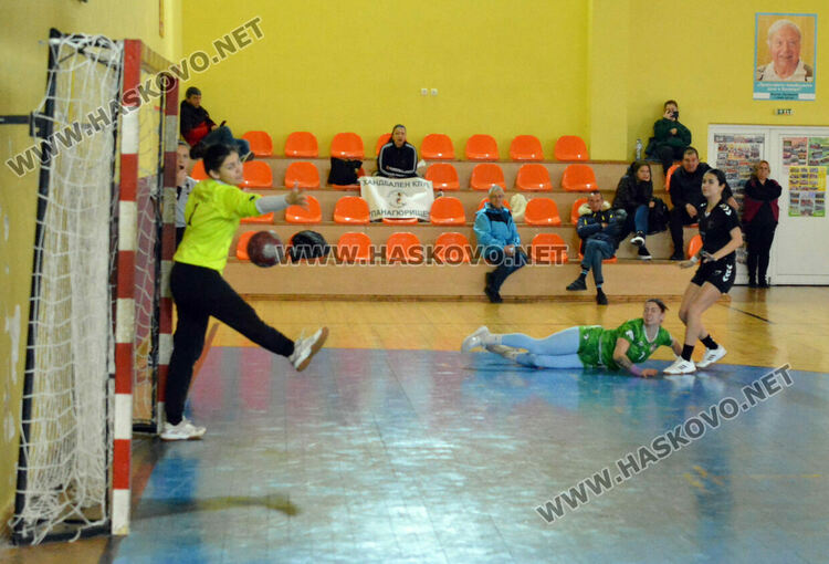 Хандбалистките на “Хасково” с две победи в “Б” група