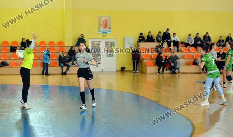 Хандбалистките на “Хасково” с две победи в “Б” група