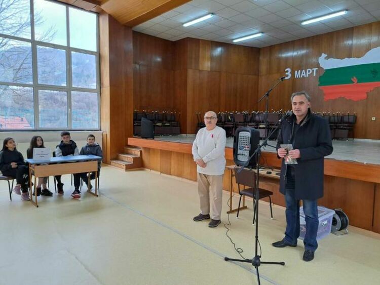 Отборът на ОУ "Проф.д-р Асен Златаров" спечели общинския кръг на състезанието по безопасност на движението
