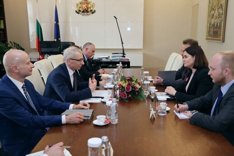  Денков подаде оставката си, но преди това се срещна с лидера на беларуската опозиция Светлана Тихановска