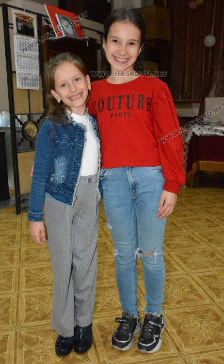 Зария на 7 г. и Рая на 11 г. 