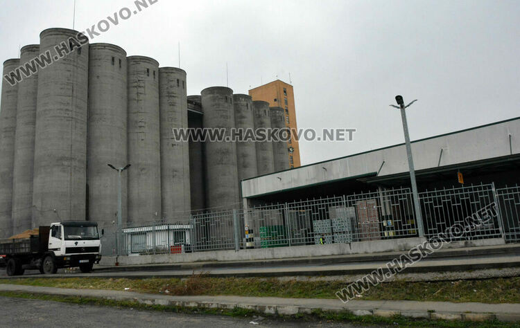 Пламна склад в Бирената фабрика, служители се евакуираха