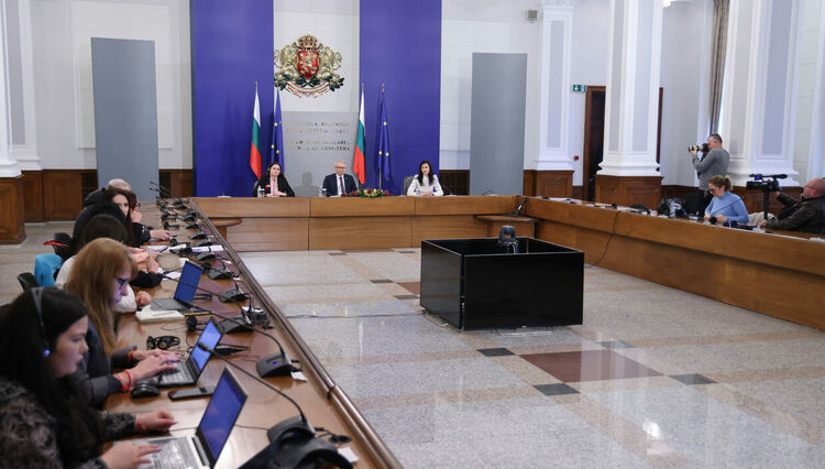  Денков подаде оставката си, но преди това се срещна с лидера на беларуската опозиция Светлана Тихановска