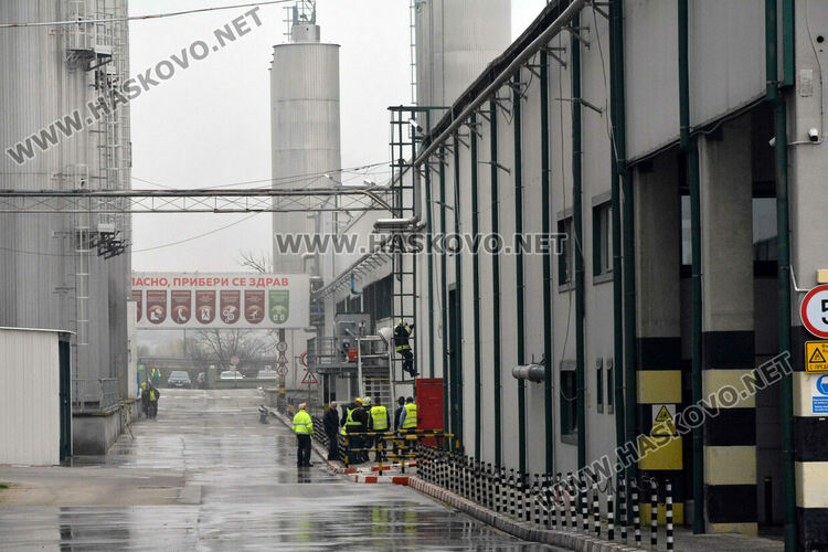 Пламна склад в Бирената фабрика, служители се евакуираха