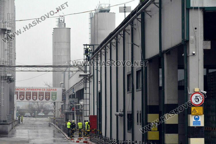 Пламна склад в Бирената фабрика, служители се евакуираха