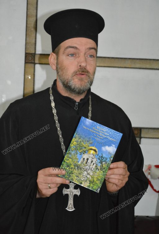 Потребителите на две социални заведения дариха за храма „Св. Иван Рилски“