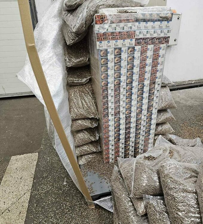 Над 2,5 млн. контрабандни цигари задържаха митническите служители на МП Капитан Андреево