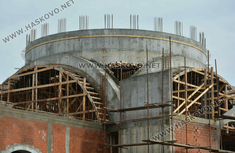 Потребителите на две социални заведения дариха за храма „Св. Иван Рилски“