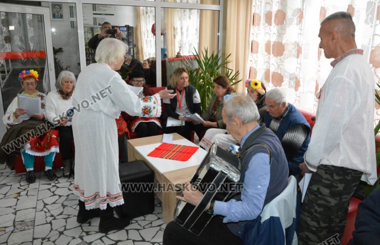 Потребителите на две социални заведения дариха за храма „Св. Иван Рилски“