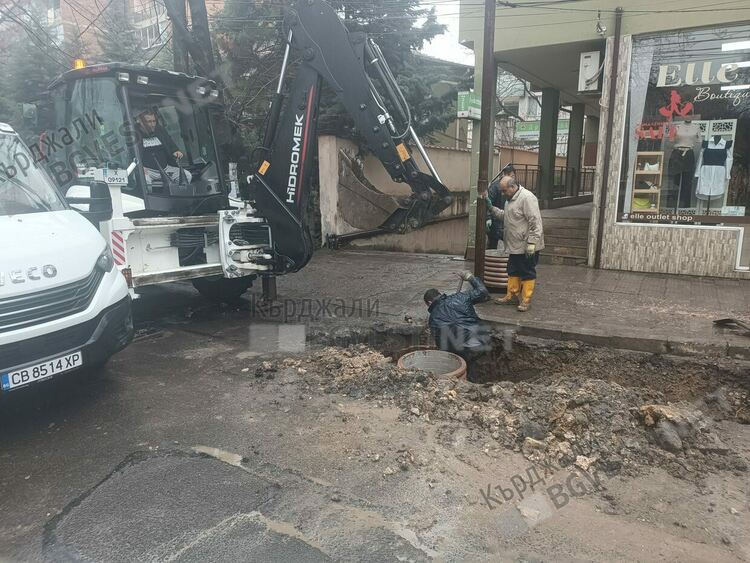 Край на вонята до Попската градинка в Кърджали, заустиха обратните води в нова шахта